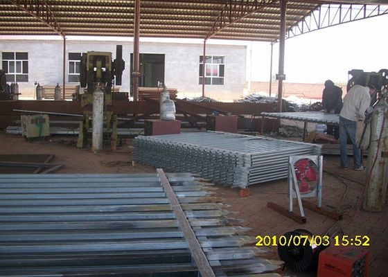 Easily Assembled Steel Square Tube Fence Designs With 25mm Tube Diameter Eco Friendly