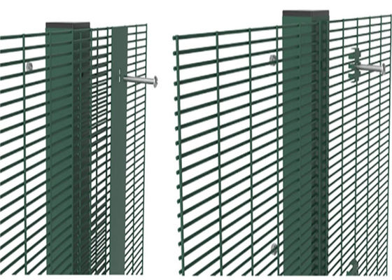 1.8m Welded Wire Mesh Fencing Plastic Film Package Powder Coated