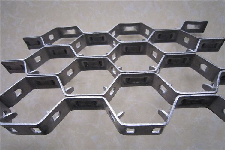 Low Carbon / Stainless Steel Hexmesh Refractory Bending Tech