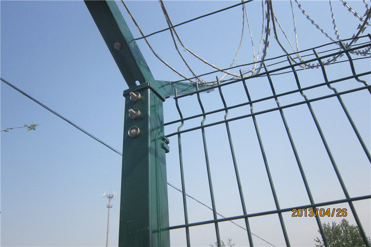 Prism Curved 3D Welded Wire Fence / 1m-2.4m V Mesh Fencing Panels