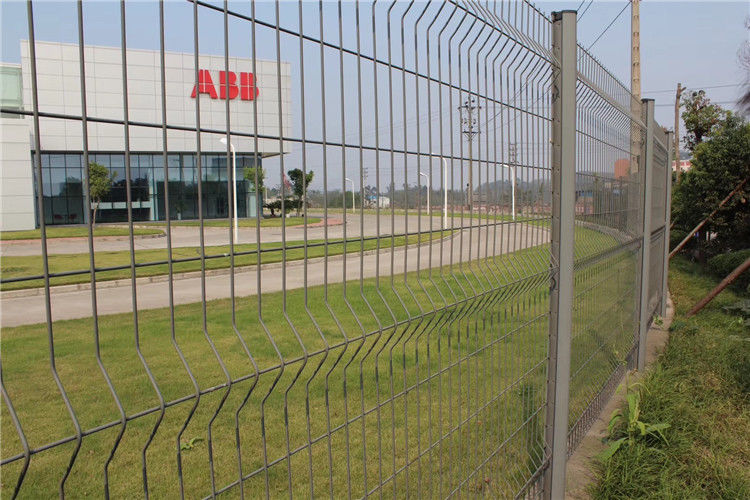 Q235 3D Curved Wire Mesh Fence For Highway / Airport Service Area